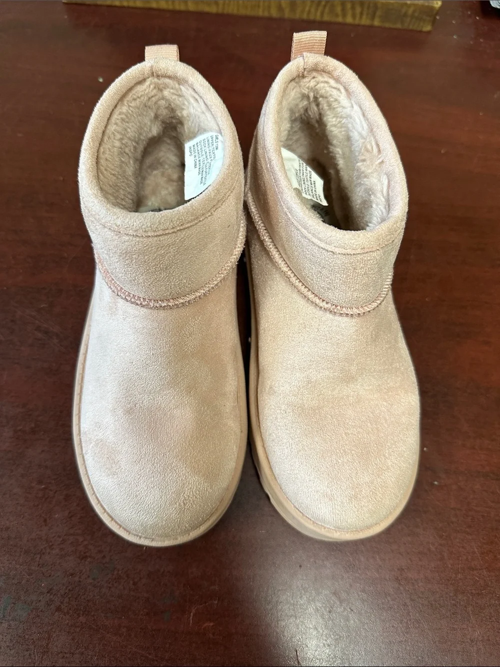 ##128, Size 13, White Mountain Kids Plush Ankle Boots in Light Pink Beige